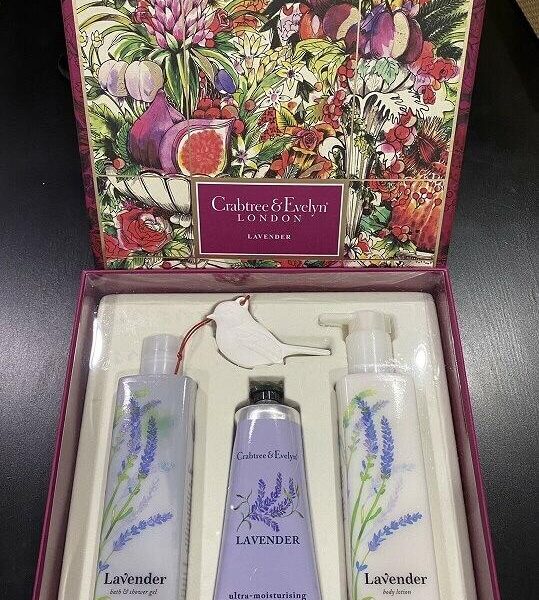 Crabtree Evelyn lavender hand therapy body lotion shower gel gift set