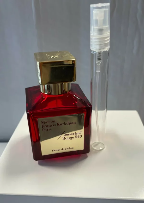 Maison Francis Kurkdjian Baccarat Rouge 540 Extrait de Parfum Sample size 2 ml. All Fragrances are decanted from the original Authentic cologne bottles into a spray 2 ml sample. Item will be securely packed in bubble wrap to prevent any breaking from shipping.